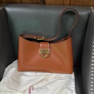 FERRAGAMO
Trifolio Small leather shoulder bag